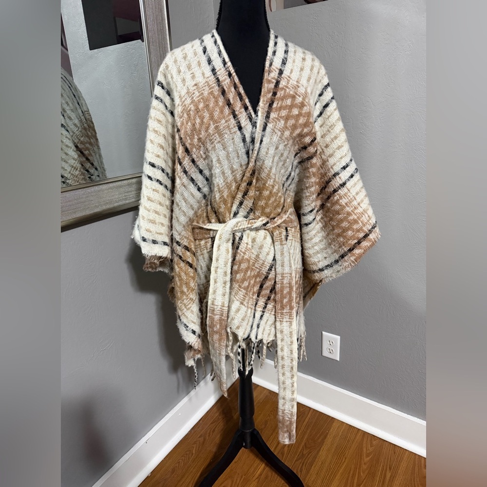 NWOT Vince Camuto fringed belt plaid poncho One Size